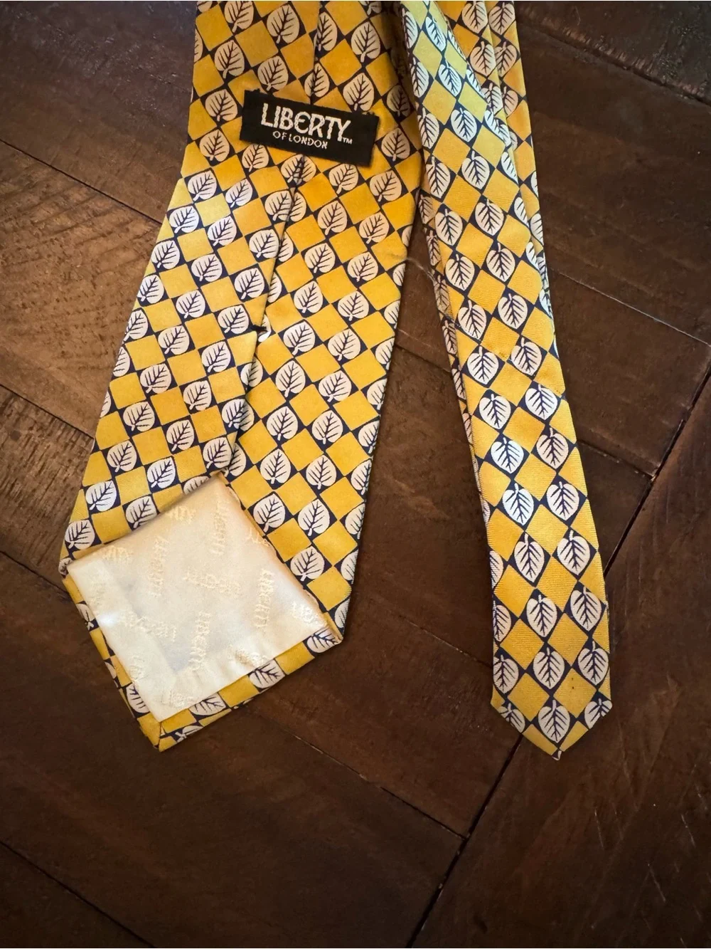 Liberty of London Mens Yellow Navy Leaf Pattern Silk Tie Made In USA